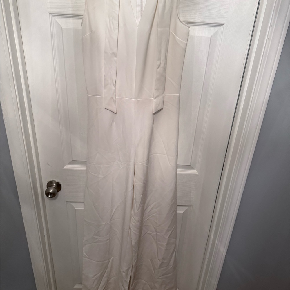Elegant White Sleeveless Gown